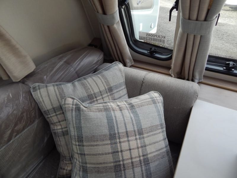 [계약가능] 신형 영국카라반 / 컴패스 카피로 574 2019년 / 4인용 중형카라반 : 네이버 블로그