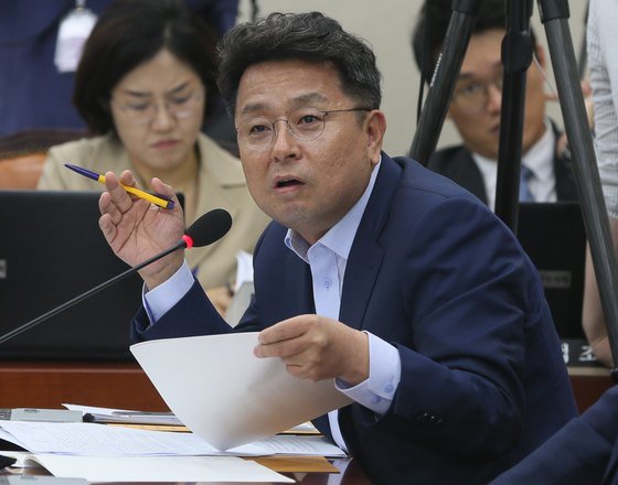  이철희 의원 "KT 황창규 대표, 20억원 들여 정치권 줄타기"