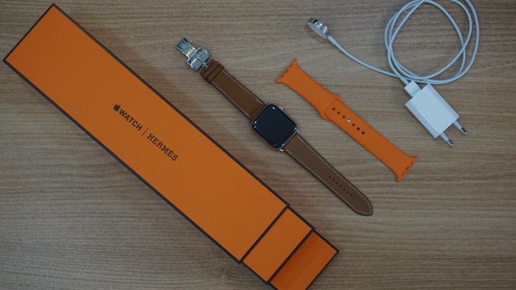 애플워치4 에르메스(Apple Watch Hermès)_44mm 스테인리스 스틸 케이스와 이벤느 바레니아 가죽 싱글 투어 디플로이먼트 버클_언박싱_기초 정보도 담아봤습니다. 애플워치4 에르메스(Apple Watch Hermès)_44mm 스테인리스 스틸 케이스와 이벤느 바레니아 가죽 싱글 투어 디플로이먼트 버클_언박싱_기초 정보도 담아봤습니다.