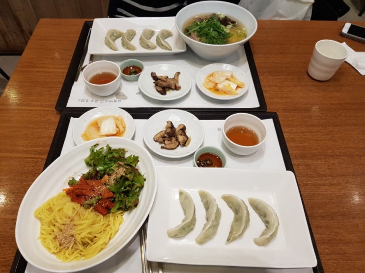  잠실롯데월드몰  원할머니국수길리안 카페