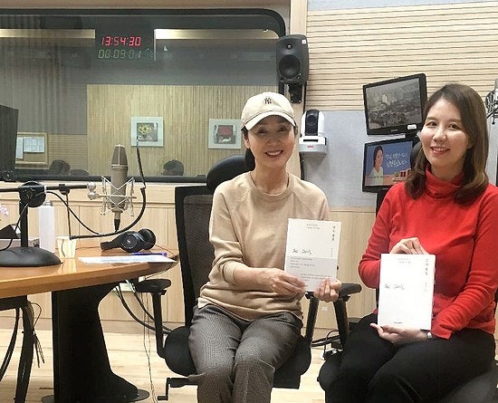 [책으로 행복한 12시] 보이는 라디오 생방송 with 김현주 아나운서님