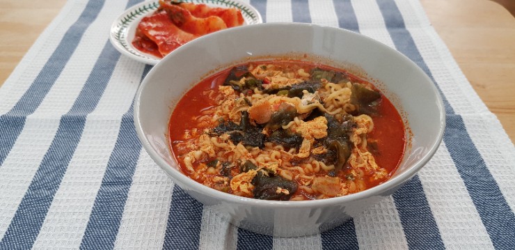  백종원의 골목식당 거제도편 거미새라면 만들기. 국물이 끝내줘요!!!