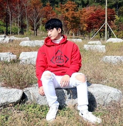  남자 찢어진 청바지 찢청코디 케덴케이 화사하게