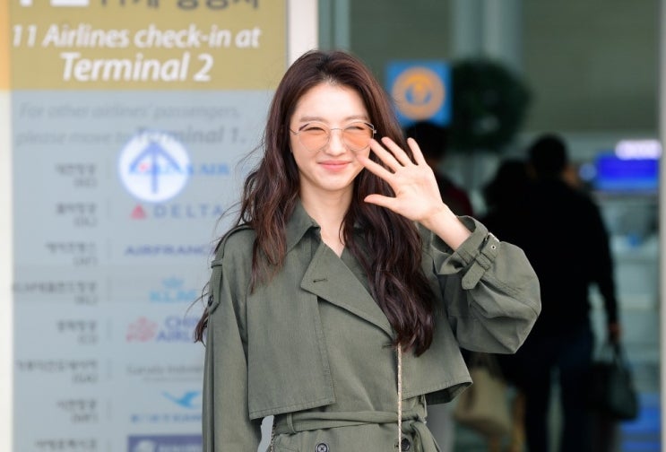  장희진 공항패션, 유니크한 프레임의 뷰 VIEU 선글라스 추천!!