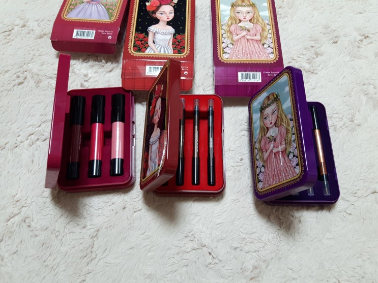  철벽녀 아이라이너 세트구입해서 사용해봤어요 립스틱도 짱좋네요!!