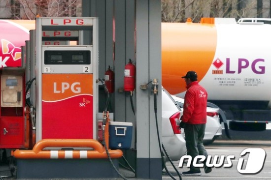 LPG차 허용하고 세금 또 올리나?…경유차 '데자뷔' 우려 LPG차 허용하고 세금 또 올리나?…경유차 '데자뷔' 우려