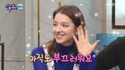  "예쁜 외모에 5개국어까지"…안젤리나 다닐로바