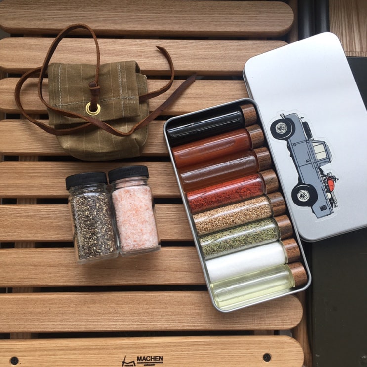  캠핑 장비 - 양념통 badgerclawleatherworks