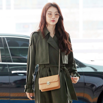  메트로시티 장희진 공항패션 가방 라이트닝퀼팅백 MQ0295B 탐나는 여자미니백!