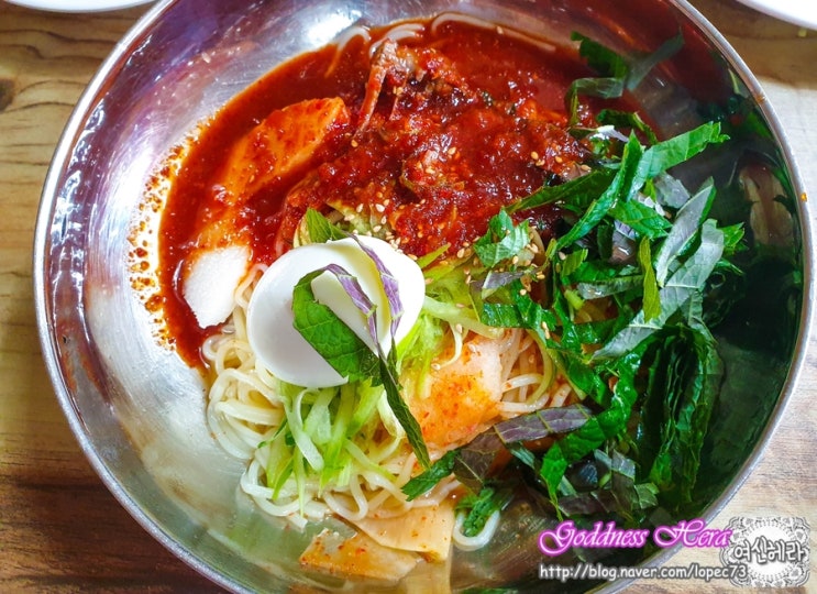 매콤달콤새콤에 쫄깃한 면발이라니 굿이구만!!! 아산 신정식당 밀면. 매콤달콤새콤에 쫄깃한 면발이라니 굿이구만!!! 아산 신정식당 밀면.