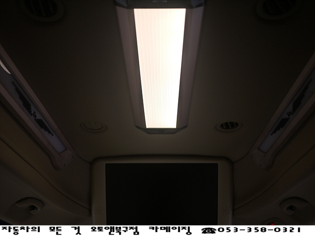  대구카니발전문점 오토앤북구점 카메이징 더뉴 / 올뉴 카니발 하이루프 천장모니터 보조모니터 중앙등 무드등 노래방 XM모니터 작업