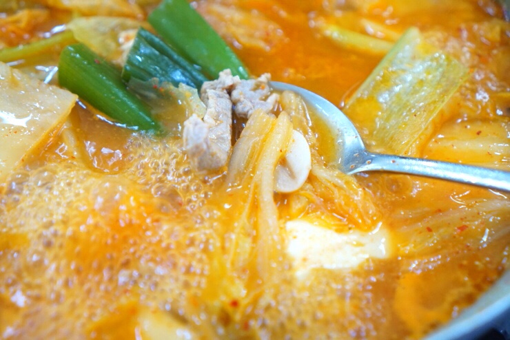 [사천 맛집] 쌈싸먹는 김치찌개가 유명한 삼천포 한일식당에서 추억을 맛보다.