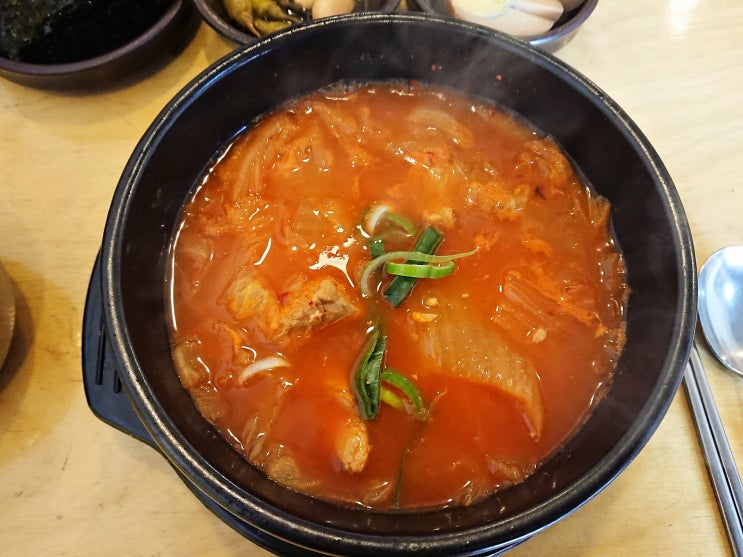  서울 부암동 '오로지김치찌개' 김치찌개