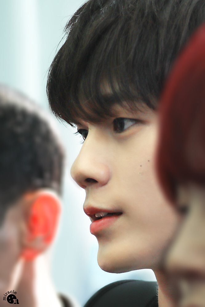  옹성우 고화질 사진