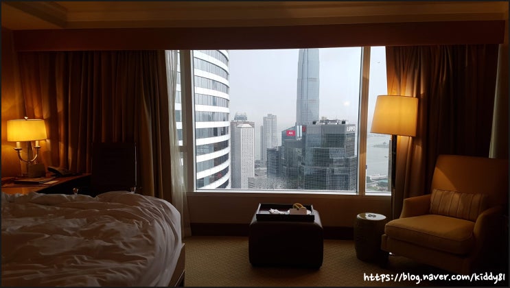 [홍콩/홍콩섬] 홍콩 콘래드 호텔 - 하버뷰 객실 후기 (6116호, 5710호)