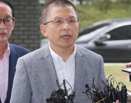  황교안 ‘패스트트랙’ 자진 출석... 내 목을 쳐라. 한국당 의원들은 출두하지마라? 법무부장관해본 사람이 법을 무시하다니...