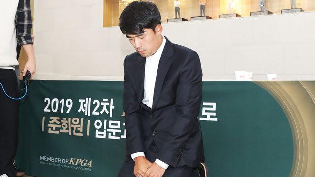  손가락 욕설 김비오, 상벌위 출석해 무릎 꿇고 사죄