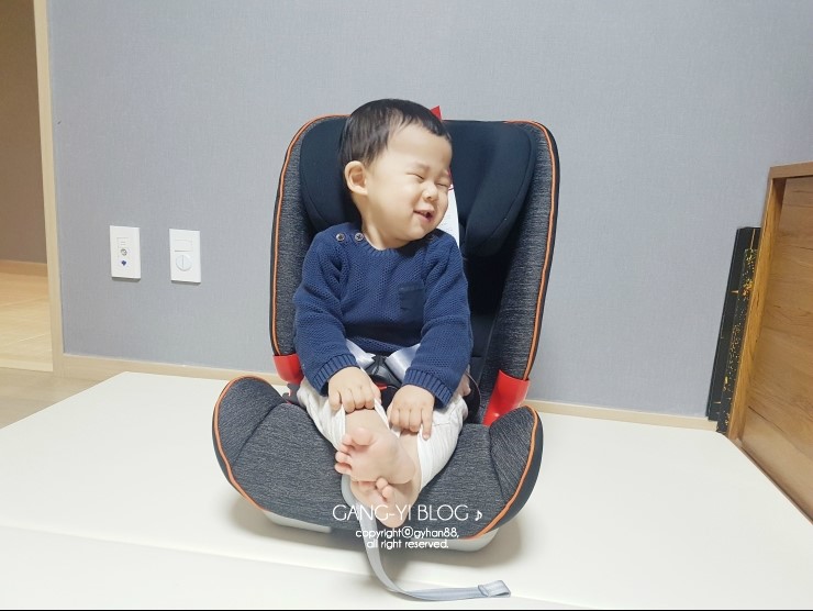  [후야육아일기] 15개월 _ 윗어금니 두개 뿅 + 재접근기 + 매트시공 + 자리엔매트 + 브라이텍스 토들러카시트 어드밴스 픽스 3 블랙마블 + 문화센터 뮤직아이 + 