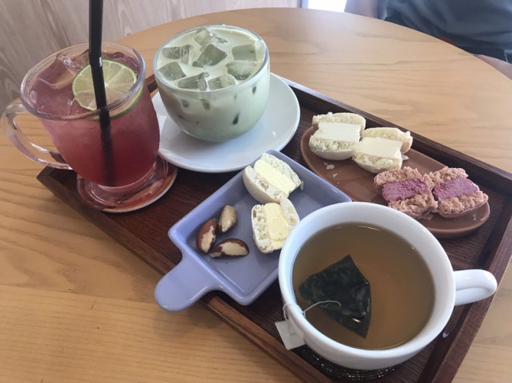  대전 도마동 배재대 카페 카페조은 , 무색소 마카롱과 오미자차 굿