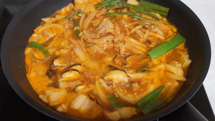  돼지고기김치짜글이