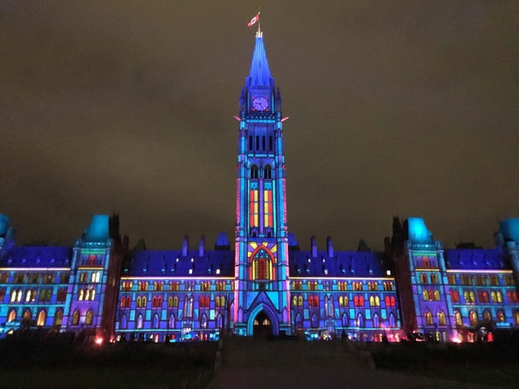 캐나다 동부(토론토, 오타와, 몬트리올, 퀘백시티) 여행 - 오타와 펍 The Standard, 오타와 국회의사당 라이트 쇼(Ottawa Parliament Hill Light Show)