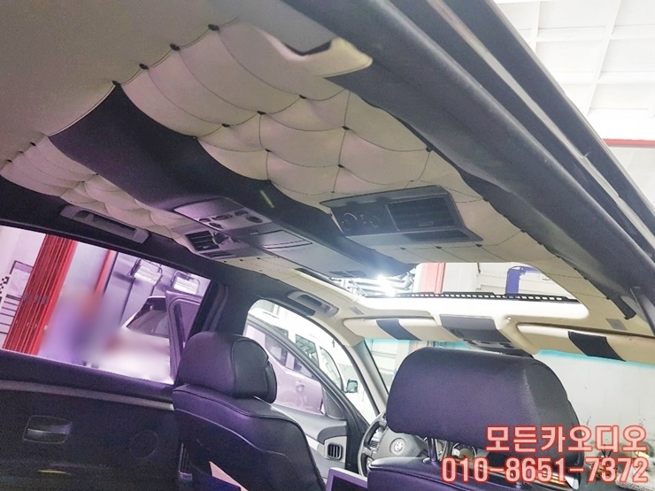  자동차 천장방음 시공으로 BMW 740 새 단장했어요.