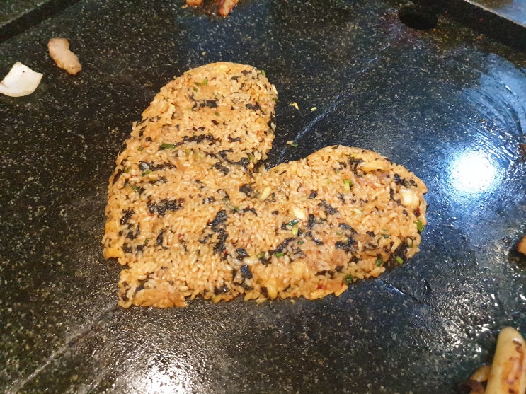  아산고기맛집 넓은 불판에 고기 맛이 매력적인 곳