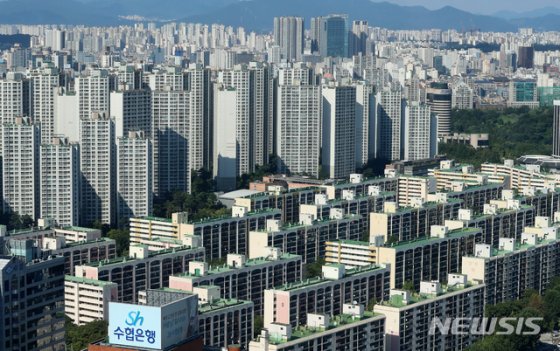  10월 분양, 전년比 3만 세대 이상↑…9월 예정 물량 밀려