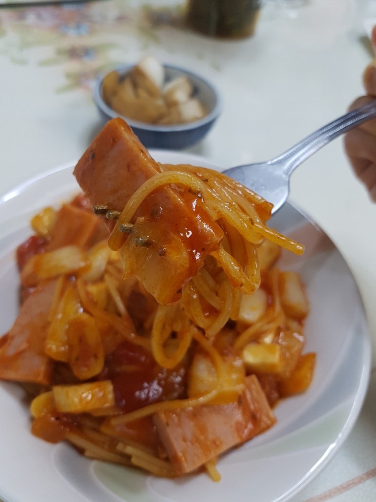  나의 단골 메뉴 (햄파스타&양파장아찌)