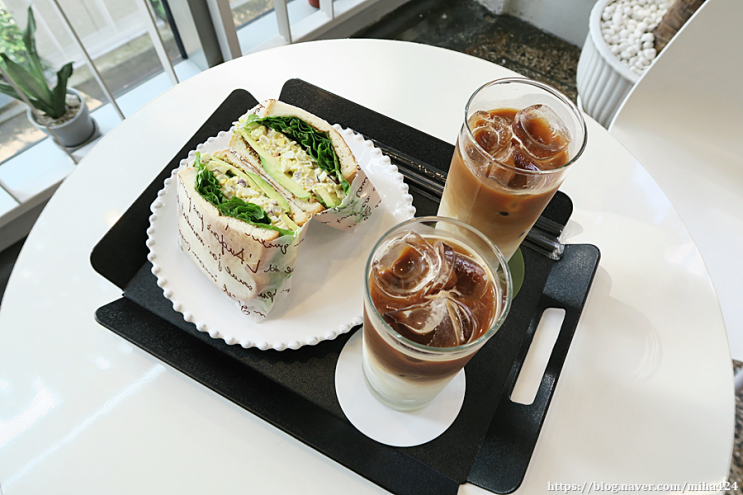 [대구/삼덕동/카페] 샌드위치 맛있는 루프탑카페 코너43