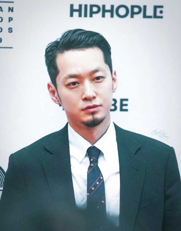  한국힙합 사장님 수트핏 사진 모음.jpg