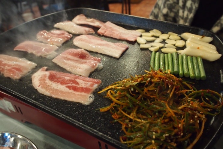  북고풍 골목에서 신선한 고기를 즐긴다️ [골목돼장]