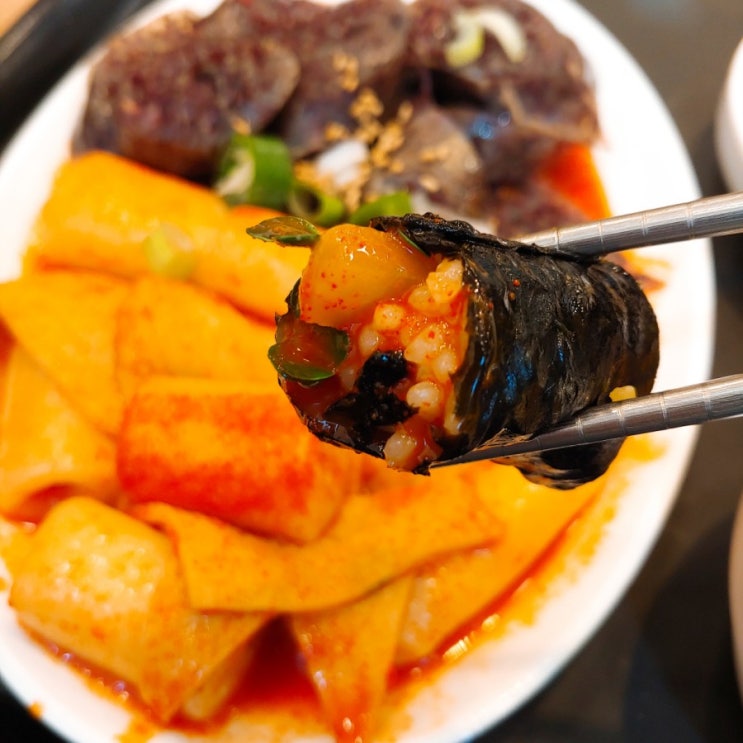  익산역 분식집 마리짱_꼬마김밥 순대 떡볶이 국물에 찍먹!