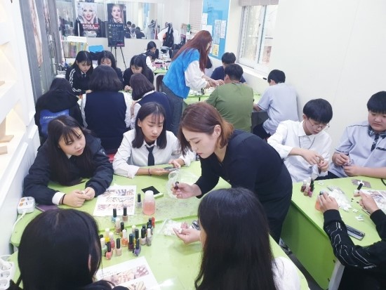  무안중 직업체험 청담미즈노블 목포미용학원에서 진행하다 