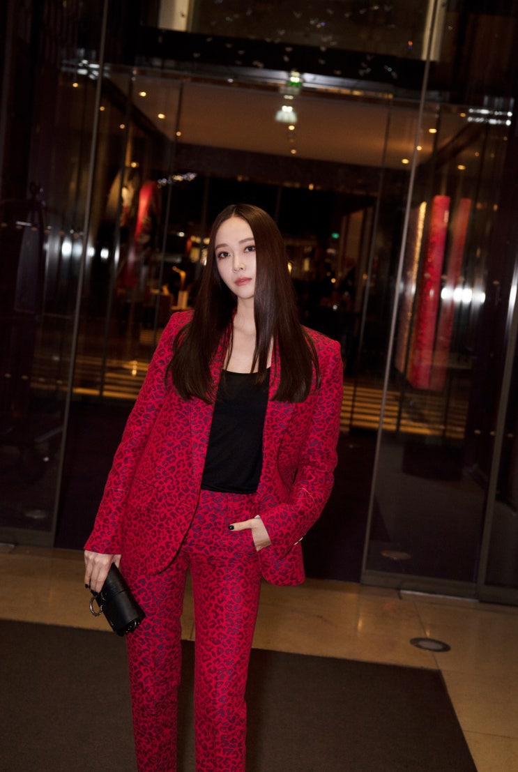  쟈딕앤볼테르 20SS 컬렉션에 제시카가 착용한 케이트백과 함께 2020 패션 트렌드 보고 가세요!