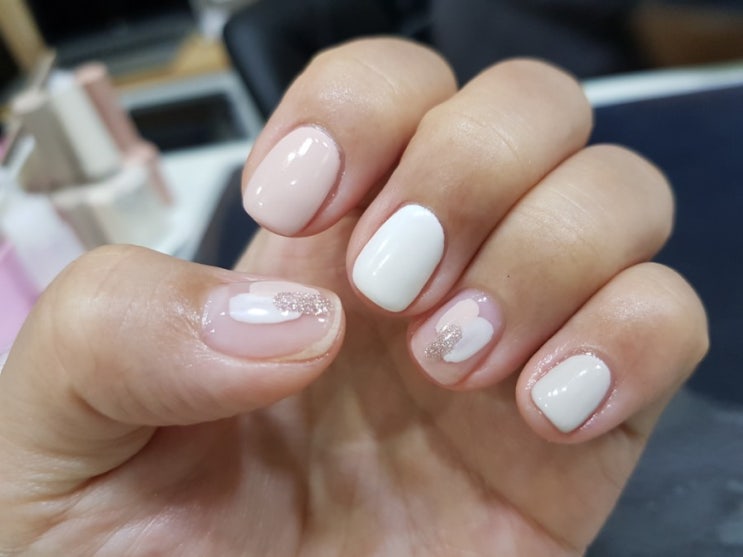  내외동네일 네일하다에서 건강하게 가을분위기 젤네일했어요: