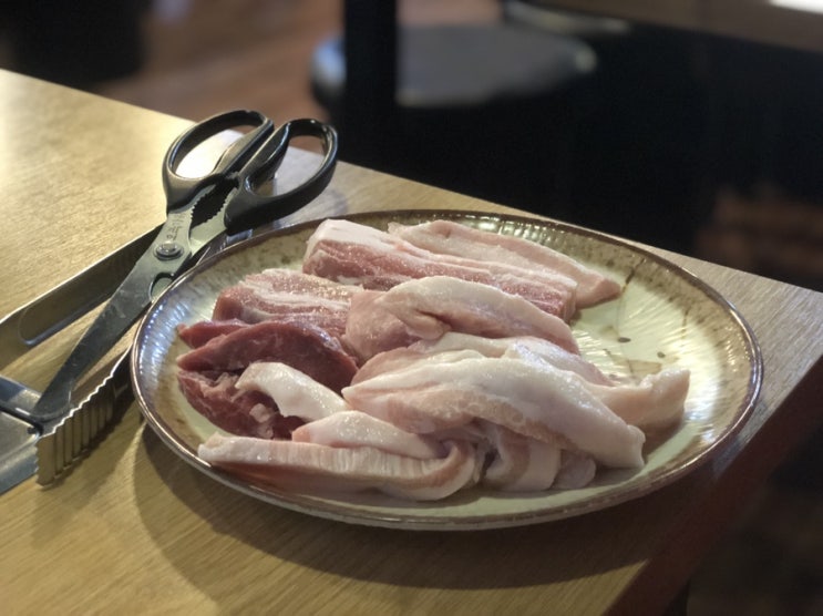  아차산역맛집/아차산역고기집: 저렴한가격에 퀄리티까지 좋은 아차산역무한리필 느자구 있는 무한리필 (feat.항정살핵맛탱)