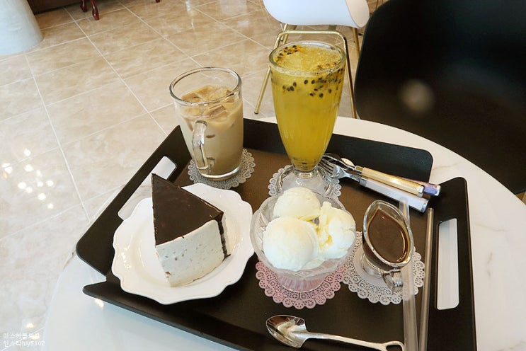  통영카페 통영무전동카페 카페모이502 CafeMoi502 - 땅콩케익 대박이야!
