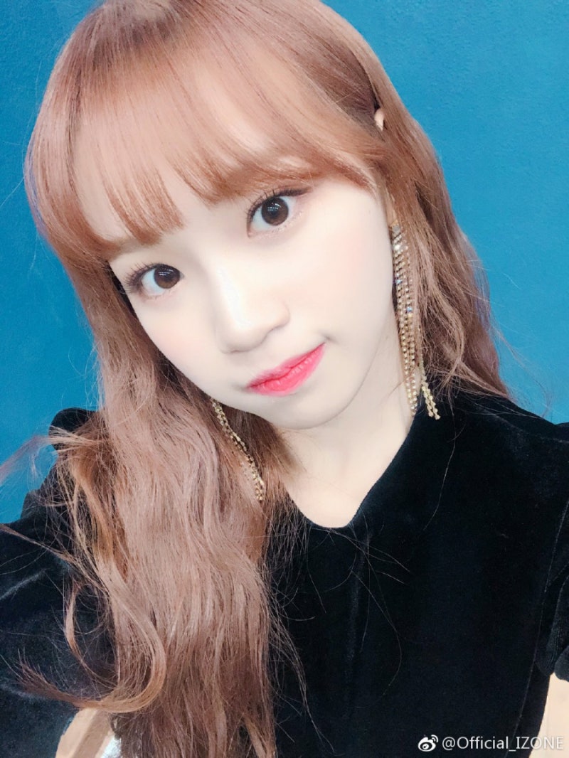 아이즈원 김채원 웨이보 사진 / 놓쳤을지도 모르는 채원이의 순간들♀️