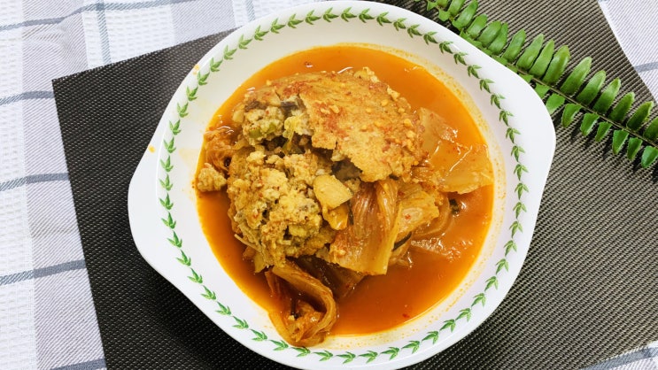  찌개요리  녹두전 넣고 간단하게 김치찌개 만드는법