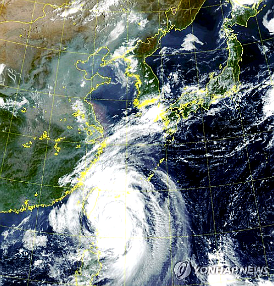  제18호 태풍 '미탁' 접근…남부지방·제주도 많은 비