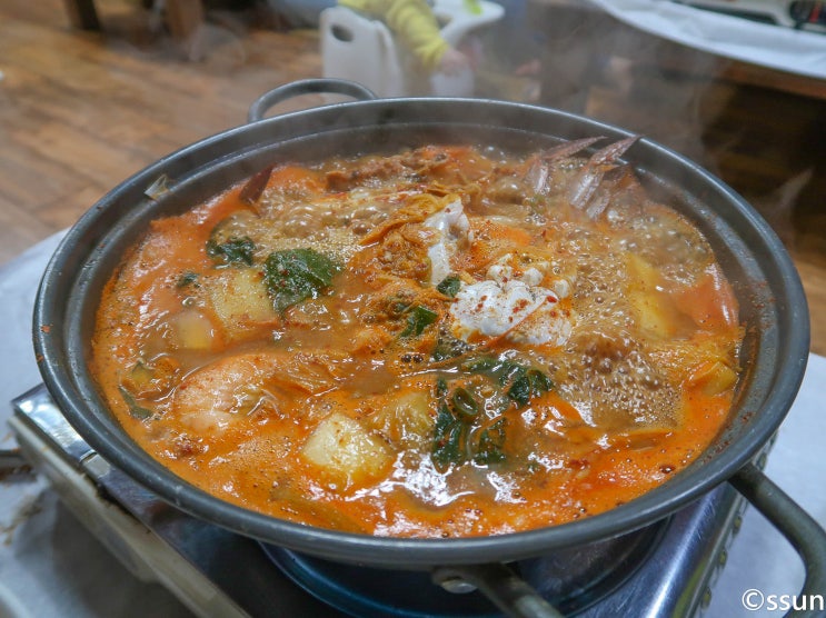  태안 안면도 게국지 맛집 : 딴뚝 통나무집 식당 - 게국지는 처음이지 ️