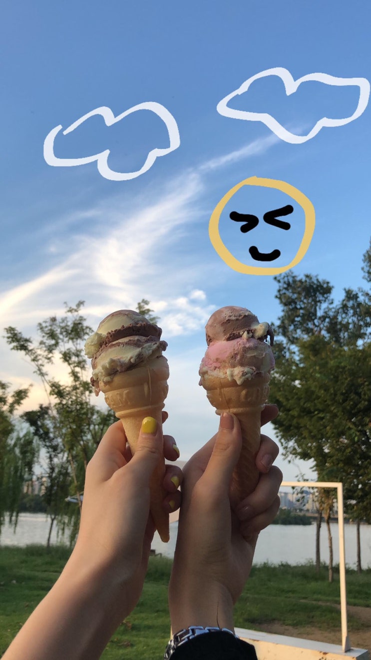  흔들리는 꽃 속에서 네 샴푸향이 느껴진거야