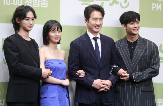  [포토] 녹두전, 김소현x장동윤의 웹툰 찢고 나온 로코!