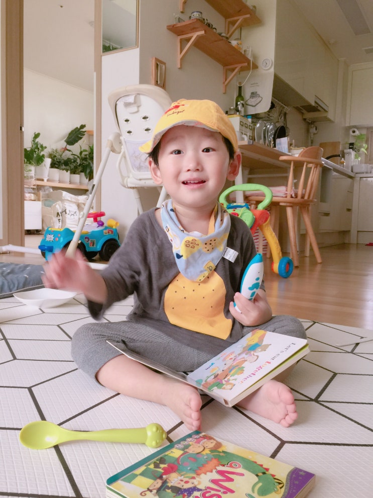  생후 20-22개월. 탐색,모방,상징. 질문이 많아요.