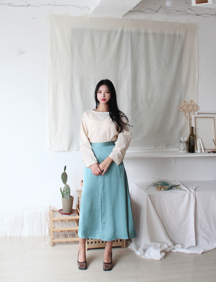  나미살롱 오늘의신상 ( 체크코튼셔츠 + 새틴롱스커트 + 루즈니트베스트 + 데일리룩 )
