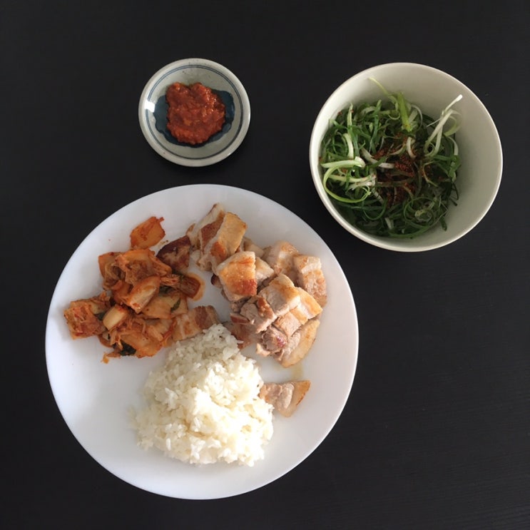  [ 시드니 워홀 +12] Chilling at home all day long