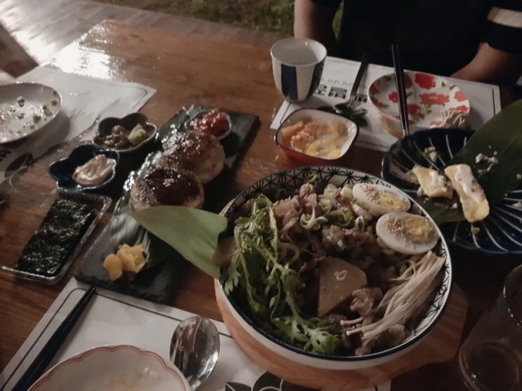 제주의 마지막 밤,  안주가 맛있는 감성술집 동백별장에서