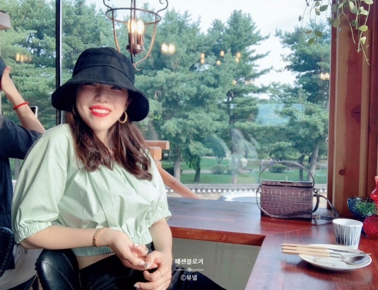  여자 버킷햇 코디 여행중 햇빛차단과 힙스타일 모두 챙겼어!