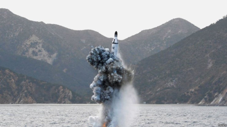 북극성 계열의 SLBM을 발사한 북한